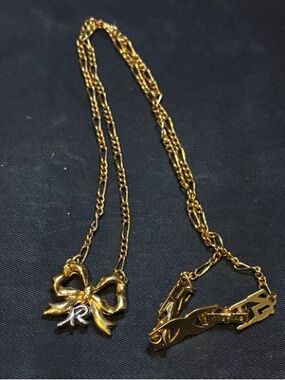 Vintage Nina Ricci Gold Bow Pendant Necklace Initial R Monogram Charm👝